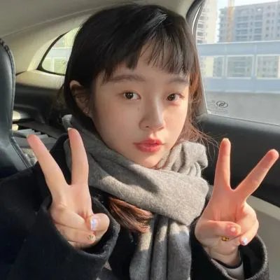 红鞋男子